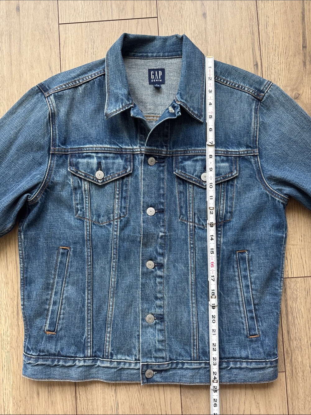Gap Denim Jacket Men’s Medium Blue Trucker Jean Jacket Button Front Long Sleeve - Picture 5 of 10